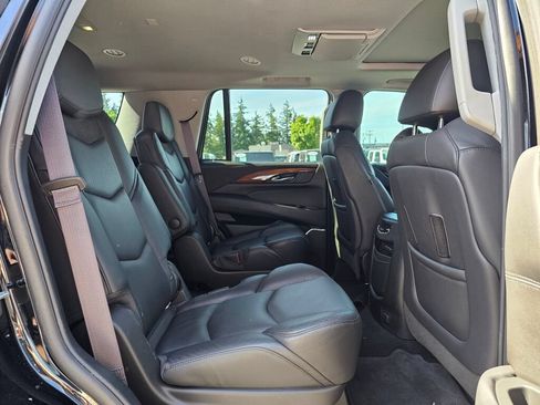 Used 2017 Cadillac Escalade Premium Luxury AWD/4WD image 12