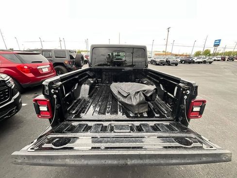 Used 2021 Jeep Gladiator Overland AWD/4WD image 9