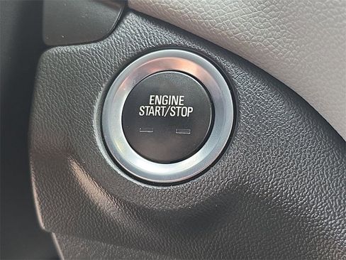 Used 2023 Chevrolet Equinox LT w/ Driver Convenience Package image 17