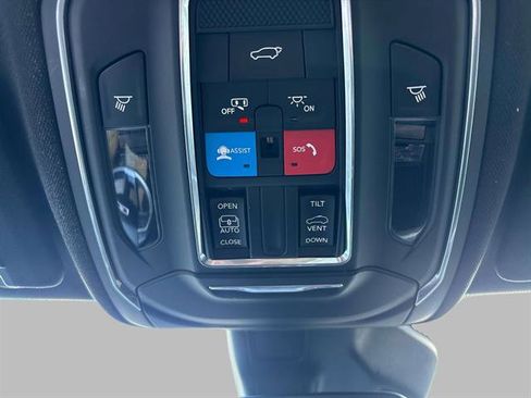 Used 2022 Jeep Grand Cherokee Altitude image 29