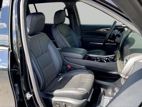 Used 2025 Chevrolet Traverse High Country w/ LPO, Floor Liner Package FWD image 14
