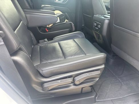 Used 2021 Chevrolet Tahoe Z71 w/ Z71 Signature Package AWD/4WD image 7