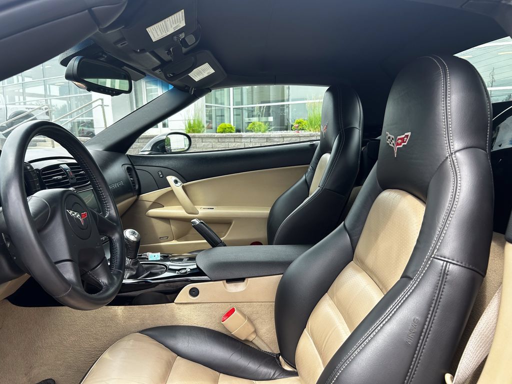 Used 2005 Chevrolet Corvette Convertible w/ Preferred Equipment Group RWD image 9