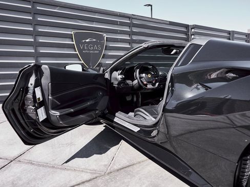 Used 2018 Ferrari 488 Spider image 33