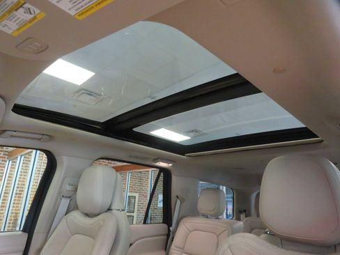 Used 2020 Lincoln Navigator Reserve w/ Luxury Package image 51