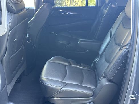 Used 2019 Cadillac Escalade ESV Luxury AWD/4WD image 44