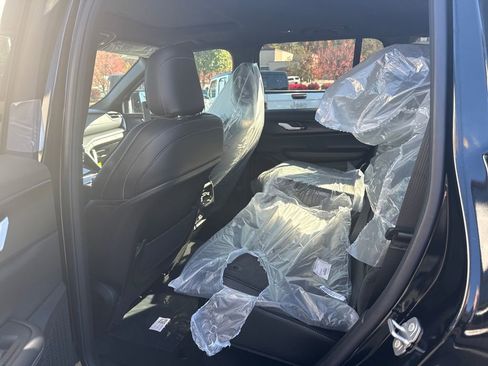 New 2025 Jeep Grand Cherokee Altitude image 24