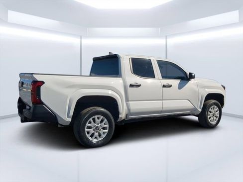 Used 2024 Toyota Tacoma SR image 3