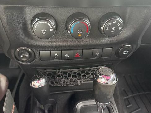 Used 2014 Jeep Wrangler Unlimited Sahara w/ Max Tow Package AWD/4WD image 16