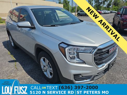 Used 2022 GMC Terrain SLE FWD image 1
