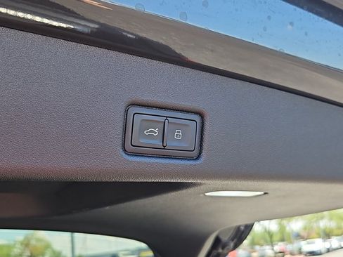 Used 2025 Audi Q5 Premium Plus w/ Premium Plus AWD/4WD image 7