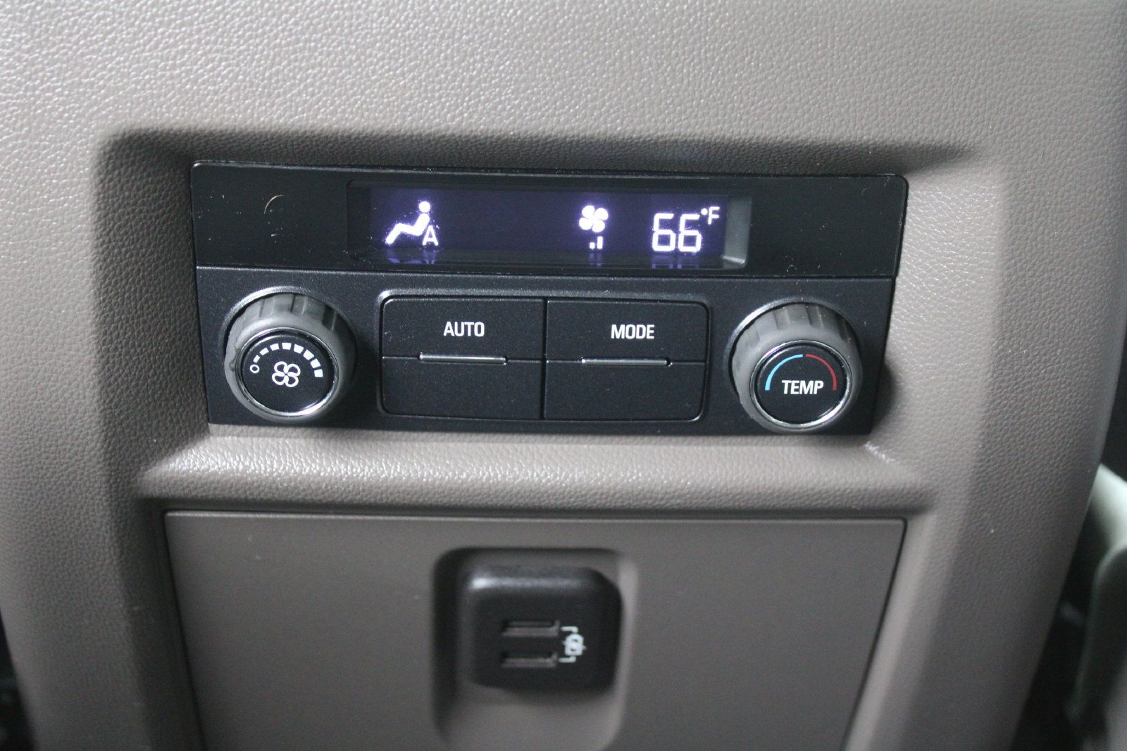 Used 2020 Chevrolet Traverse LT FWD image 28