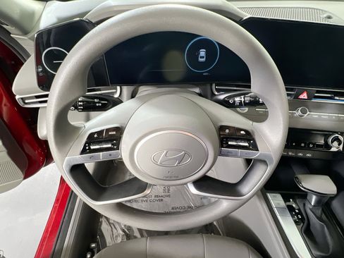 Used 2024 Hyundai Elantra SEL image 11