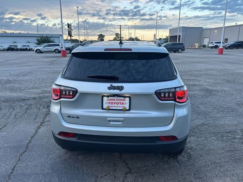 Used 2025 Jeep Compass Latitude w/ Altitude Special Edition image 6