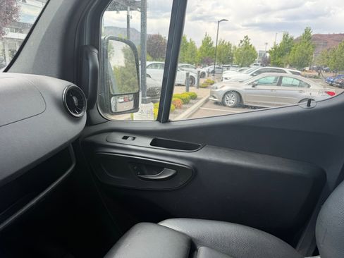 Used 2023 Mercedes-Benz Sprinter 2500 image 2