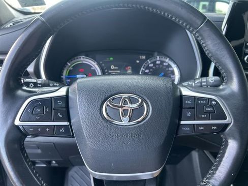 Used 2022 Toyota Highlander XLE image 14
