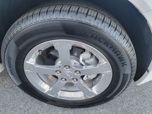 Used 2012 Chevrolet Captiva Sport LT w/ Convenience Package FWD image 19