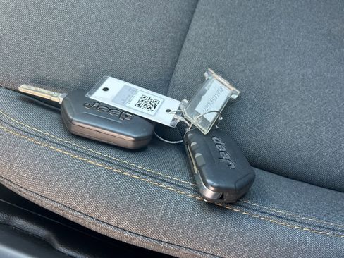 Used 2025 Jeep Wrangler Willys image 47