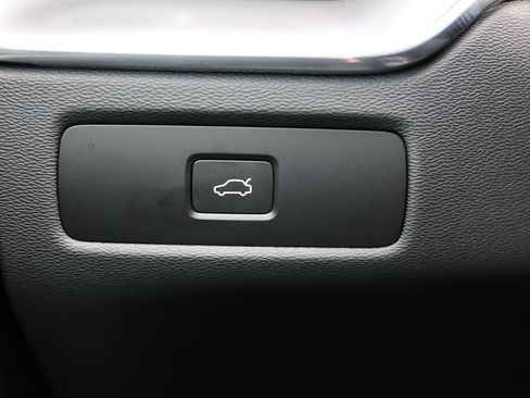 Used 2025 Volvo XC60 B5 Core image 30