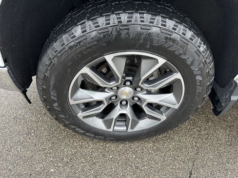 Used 2024 Chevrolet Silverado 1500 LT AWD/4WD image 12