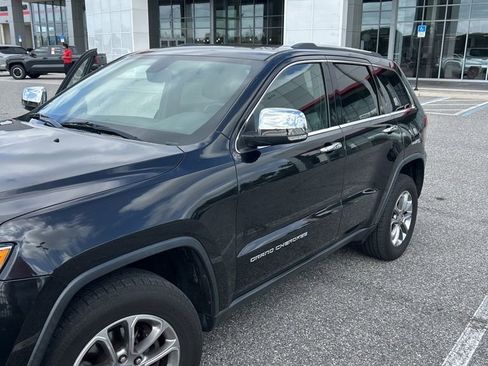 Used 2015 Jeep Grand Cherokee Limited w/ Luxury Group II image 2