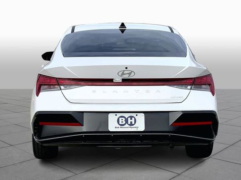 Certified 2025 Hyundai Elantra Limited image 4