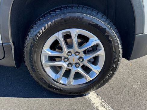 Used 2021 Chevrolet Traverse LT image 26