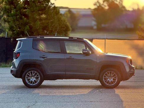 Used 2017 Jeep Renegade Trailhawk AWD/4WD image 7