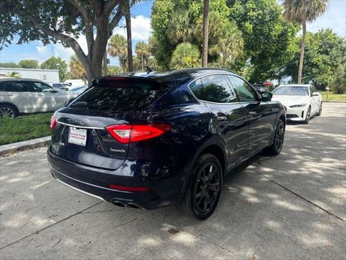Used 2018 Maserati Levante GranLusso AWD/4WD image 7