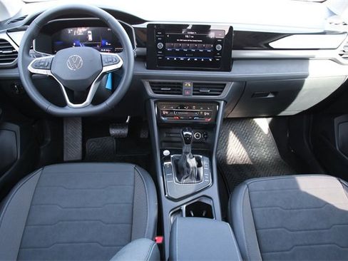 New 2026 Volkswagen Taos SE image 24