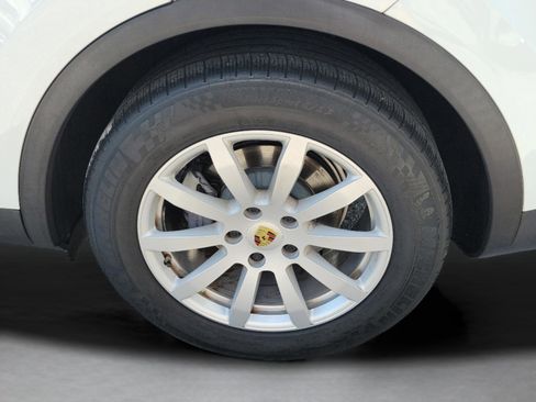Used 2019 Porsche Cayenne image 31