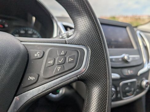Used 2022 Chevrolet Equinox LS AWD/4WD image 17