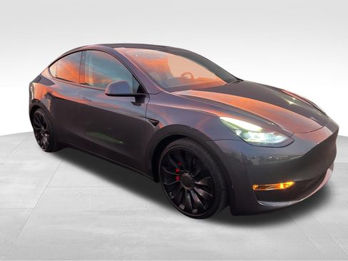 Used 2022 Tesla Model Y Performance image 3