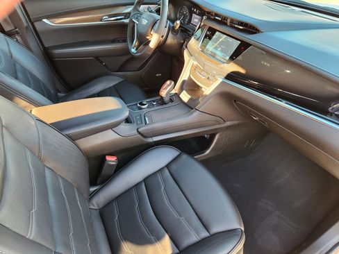 Used 2024 Cadillac XT6 Sport w/ Platinum Package image 17