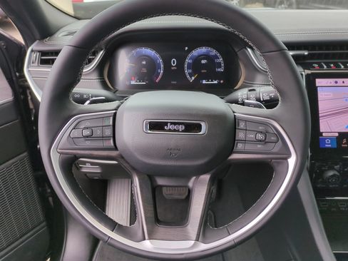 New 2025 Jeep Grand Cherokee Limited w/ Luxury Tech Group II image 9