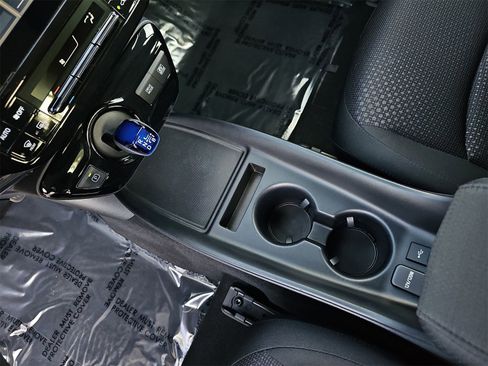 Used 2022 Toyota Prius L Eco image 25