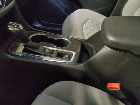 Used 2021 Chevrolet Equinox LS image 26