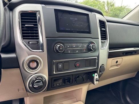 Used 2017 Nissan Titan SV AWD/4WD image 15