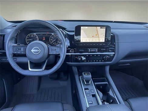 Used 2024 Nissan Pathfinder SL image 11