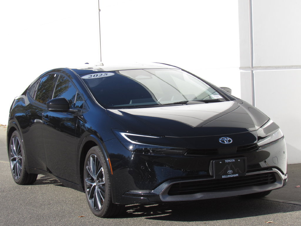 Used 2025 Toyota Prius FWD image 2