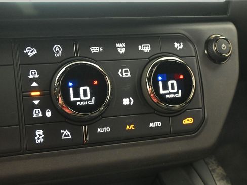 New 2026 Land Rover Defender 110 AWD/4WD image 11