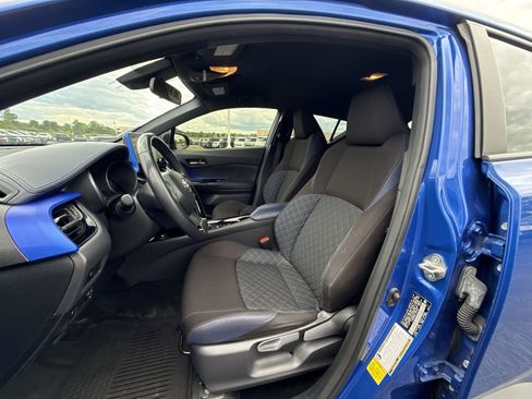 Used 2020 Toyota C-HR XLE FWD image 12