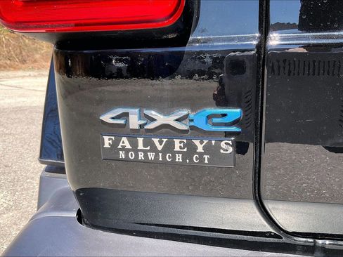 Used 2024 Jeep Wrangler Sahara w/ Technology Group image 28