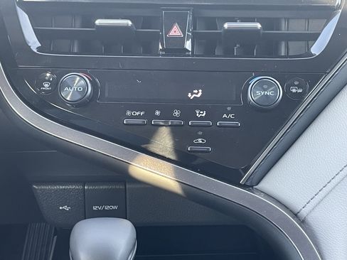 Used 2024 Toyota Camry SE image 25