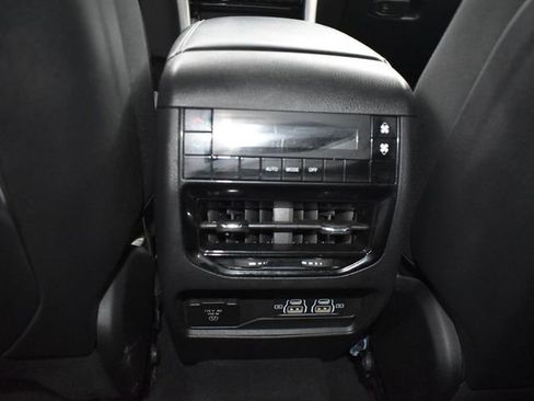 Used 2024 Jeep Grand Cherokee L Laredo image 38