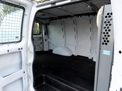 Used 2013 Chevrolet Express 2500 image 17