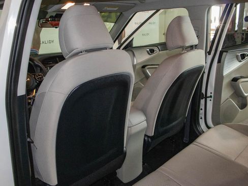Used 2025 Kia Soul LX w/ LX Technology Package FWD image 9