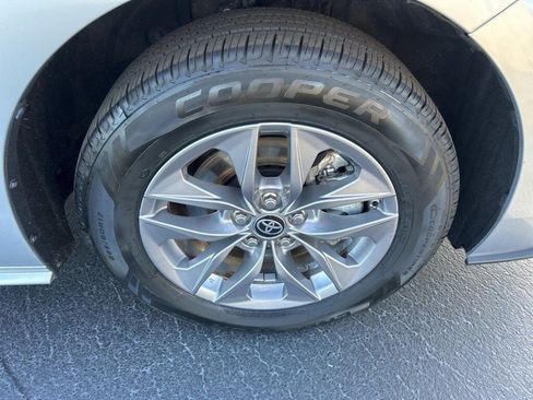 Used 2024 Toyota Sienna XLE image 26