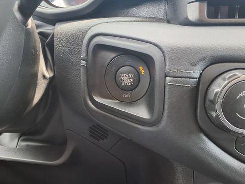 Used 2025 Jeep Wrangler Unlimited Sahara AWD/4WD image 30