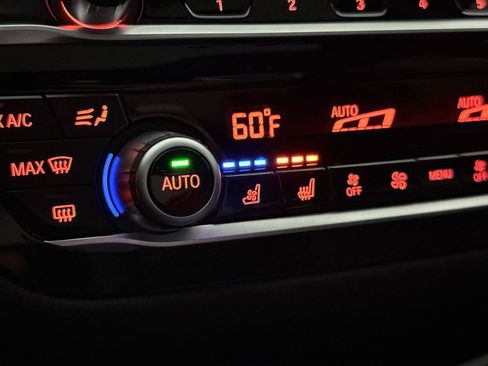 Used 2019 BMW M550i xDrive w/ Dynamic Handling Package AWD/4WD image 38